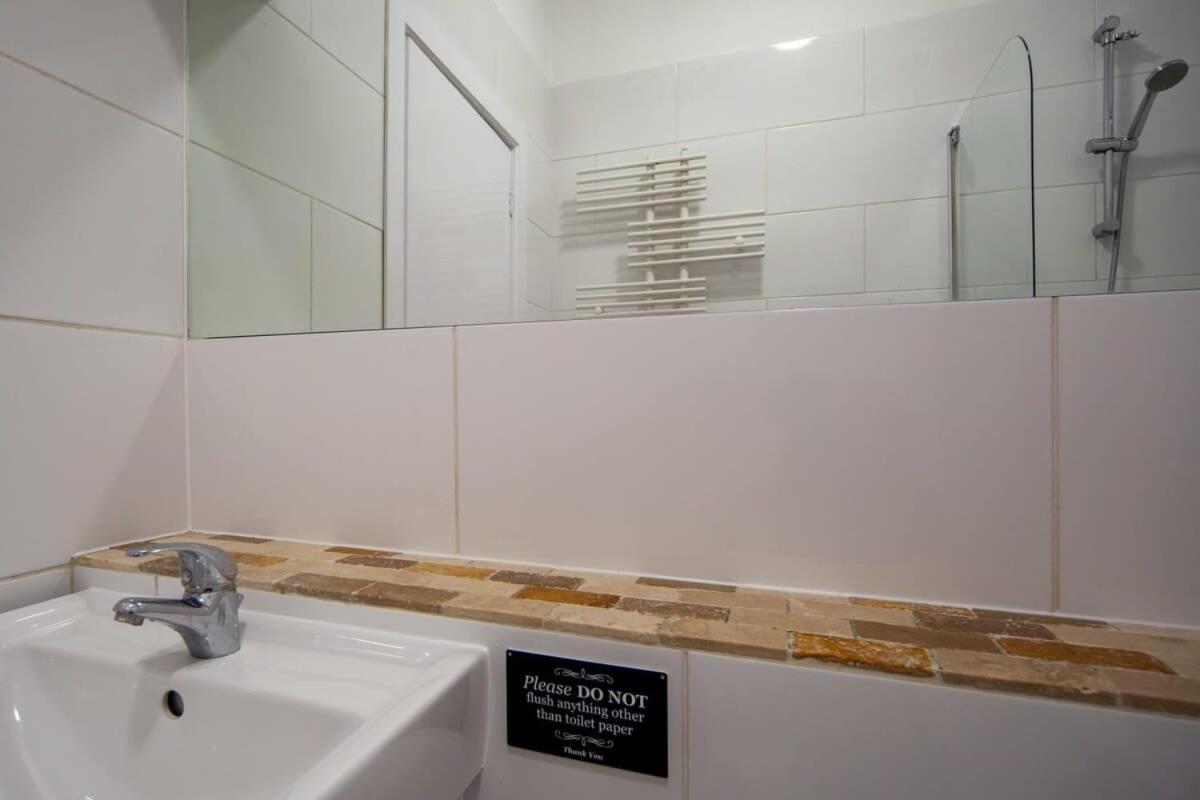 Lovely 2 Bedroom Apartment In Tooting London Eksteriør billede